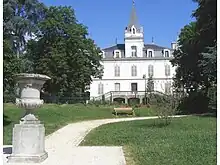 Photo représentant l'entrée du château du Plantier