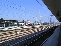 La gare avec son nouveau plan de voies, comprenant 2 voies centrales (aptes à 220 km/h) et 4 voies à quai.