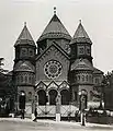 Vue frontale de la synagogue