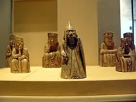 Pièces d'échecs de Lewis, XIIe&nbsp;siècle.