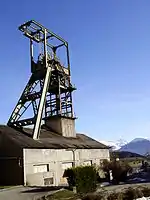 Vue du chevalement et des Alpes.