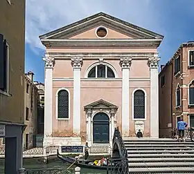 La façade de San Luca sur le rio