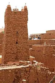 Le minaret carré de la mosquée