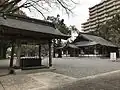 手水舎と参集殿