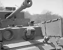 Détail du lance-flammes d’un Churchill Crocodile.