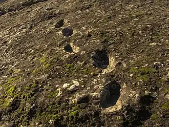 Les « Empreintes du Diable » sont des empreintes fossiles humaines laissées sur la lave du volcan de Roccamonfina dans la région de la Campanie. La tradition populaire a donné ce nom car seul un démon peut marcher sur la lave encore chaude. Datées de 350&nbsp;000&nbsp;ans, ces empreintes sont parmi les plus anciennes jamais trouvées du genre Homo.