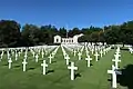 Entrée du cimetière américain de Suresnes où 1&nbsp;541 soldats morts durant la guerre furent enterrés. L'inauguration du cimetière eut lieu le 30 mai 1919 en présence du président Woodrow Wilson, du général Pershing et du maréchal Foch.