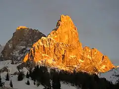 Alpenglow sur le Cimon della Pala.