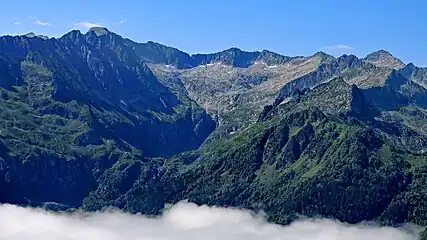 Le cirque du Garbet vu du col d'Agnès.