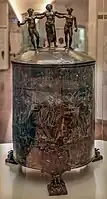 Ciste Ficoroni. Bronze produit à Rome, H. 77 cm. Villa Giulia350-340 AEC.