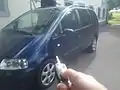 La télécommande permet d'agir à distance sur le verrouillage. Automatiquement les 4 clignoteurs fonctionneront pendant un petit moment confirment que le système à bien fonctionné.