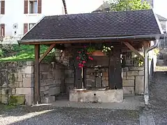 Une meule à grain.