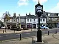 Horloge et monument aux morts