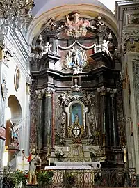 La maître autel et le retable.