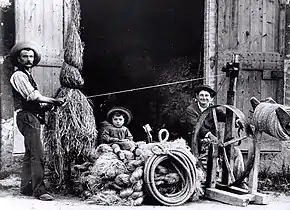 Tresseurs de chanvre, photographie des frères Cristille, fin XIXe&nbsp;siècle