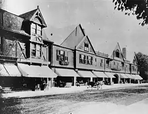 Newport Casino, Newport, Rhode Island (1879), McKim, Mead & White, architectes.