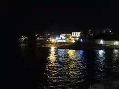De nuit.