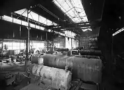 Corpet-Louvet, atelier des chaudières (vers 1930). 0n aperçoit la chaudière de la machine no&nbsp;1782, destinée au chemin de fer de Ceinture et livrée en 1934.
