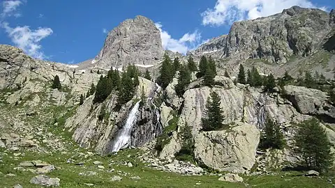 Vue de la Cougourde et ses environs.