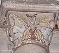 Chapiteau polychrome.