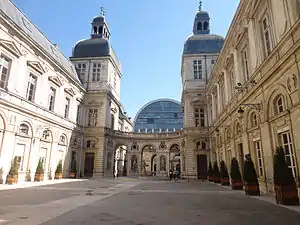 Cour Haute.