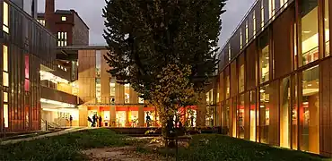 Cour intérieure.