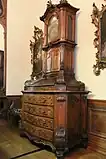 Armoire avec horloge (musée Couven, Aix-la-Chapelle)