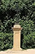 Une croix.