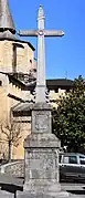 Une croix.