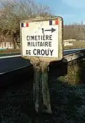 Panneau avec drapeaux tricolores mais sans indication « Michelin » à Crouy.