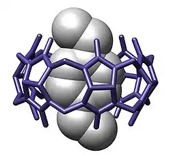 [2]pseudorotaxane constitué d'un axe xylylène&nbsp;(en) et d'un macrocycle cucurbiturile