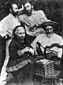 Jacques Curie, Pierre Curie, Sophie-Claire Depouilly et Eugène Curie vers 1878.