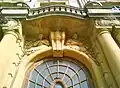 Détail au-dessus de l'entrée