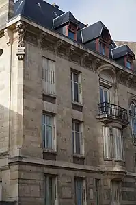 Les sculptures de la façade.