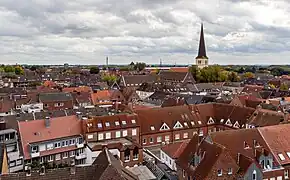 Vue sur les toits près de l'église Saint-Victor.