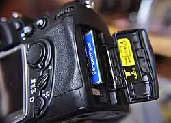 Détail du D300: emplacement de la carte CompactFlash