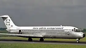 YU-AJO, l'appareil impliqué dans l'accident, ici à l'aéroport international de Düsseldorf en juin 1973.