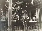 M.&nbsp;Gallopin dans sa brasserie à la fin du XIXe&nbsp;siècle.