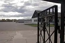 La cour du camp.
