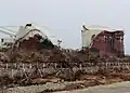 Cuves à fioul lourd endommagées par le tsunami de 2011 à la centrale de Haramachi.