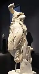 Jeune fille dansante,