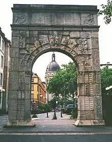 La tabula ansata de l'arc de Dativius Victor (Mayence).