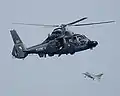 Exercices bilatéraux entre le porte-avions Charles de Gaulle et le porte-avions américain USS&nbsp;John C. Stennis le 12 avril 2007. Un Dassault Rafale en arrière-plan.