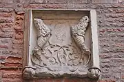 Décor de la porte de la tour de Reynier.