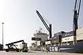 Opération de déchargement au port