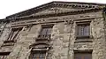Le fronton du château.