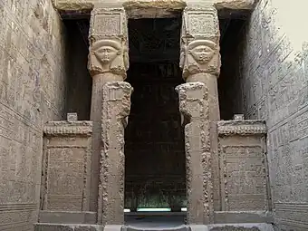 Chapiteaux hathoriques. Temple d'Hathor (Dendérah). Ptolémée XII, v. 50 AEC. Royaume lagide