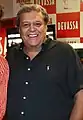 Dennis Carvalho quitta "Roque Santeiro"; mais en 1988 il dirigea le succès retentissant "Vale Tudo" (Tout est permis)