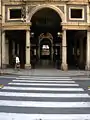 Entrée latérale de la galerie Mazzini, située via Roma