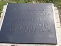 Plaque au sol à l'entrée.